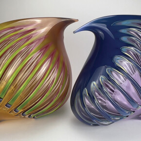 Richard Royal, “Lovebirds” blown glass, approx: 17x18x12 in each. Courtesy of the artist and Patricia Rovzar Gallery