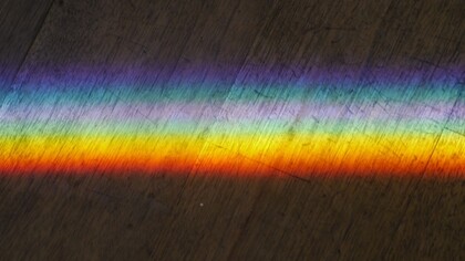 L'arcobaleno disegnato da Irwin sul pavimento di Villa Panza. Untitled (Column) 2011