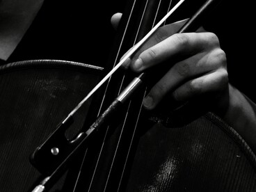 Formatosi musicalmente nella Basilica di San Marco sotto la guida di Giovanni Legrenzi, assimilò il rapporto tra architettura, acustica e scrittura musicale