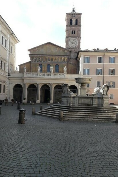 Piazza Santa Maria in Trastevere, foto Valeria Caldelli