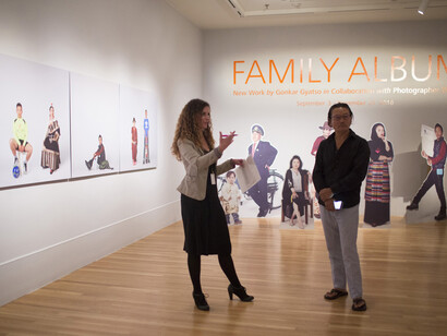 Family Album: New Work by Gonkar Gyatso in collaboration with photographer, Zhadui 
Veduta dell’installazione presso il Michael C. Carlos Museum della Emory University di Atlanta, Georgia
Photos courtesy of Pearl Lam Galleries and Studio GG