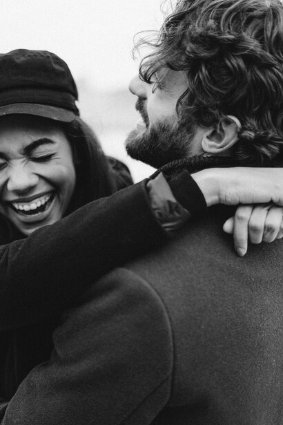 Per combattere le illusioni in amore, bisogna imparare a distinguere tra ciò che sentiamo e ciò che la mente crea per colmare le proprie mancanze