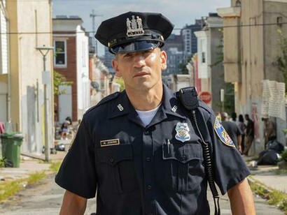 Jon Bernthal -playing Wayne Jenkins in "We own this city" - is in charge of a team established specifically to use all available ways to keep drugs and weapons off the streets