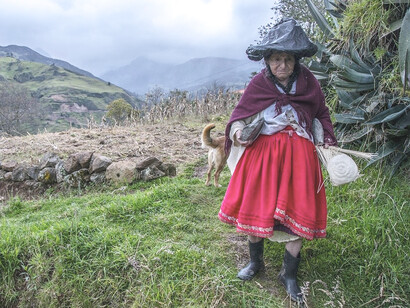 Artesanas de la parroquia Güel (Fotografía del artista Ila Coronel)