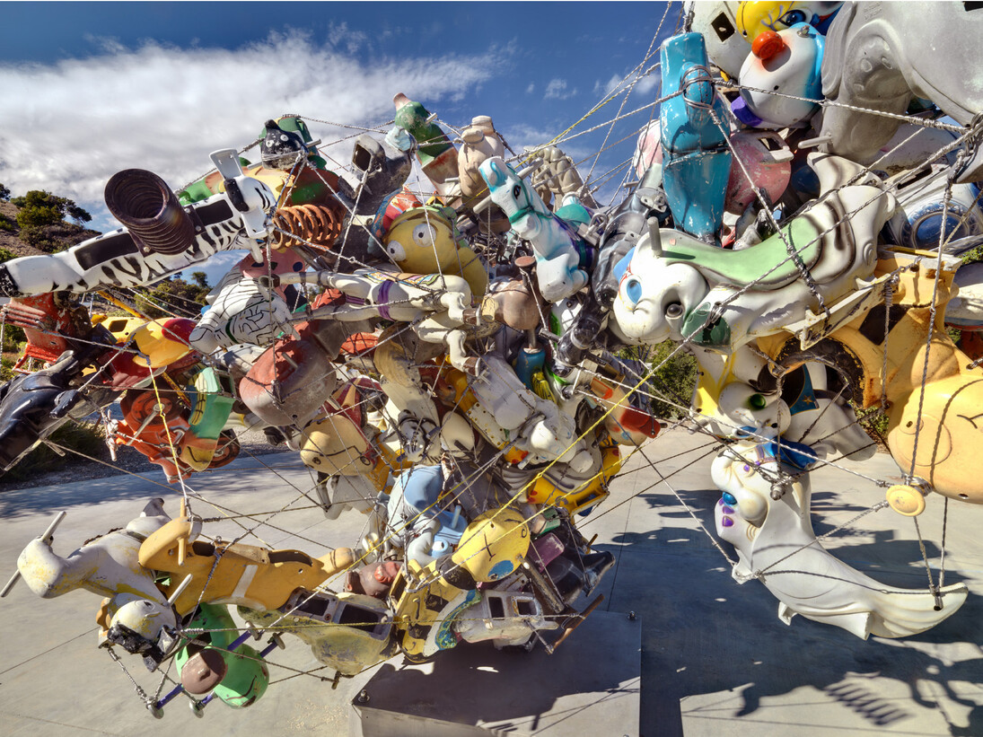 Nancy Rubins, Our Friend Fluid Metal, Spiral Ragusso, 2013, aluminium, stainless steel, 134 x 228 x 187 inches (340.4 x 579.1 x 475 cm) © Nancy Rubins. Courtesy of the artist and Gagosian Gallery. Photography by Erich Koyama.  