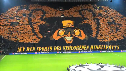 ‘Tifo’ espectacular de los aficionados del Borussia Dortmund en la Liga de Campeones