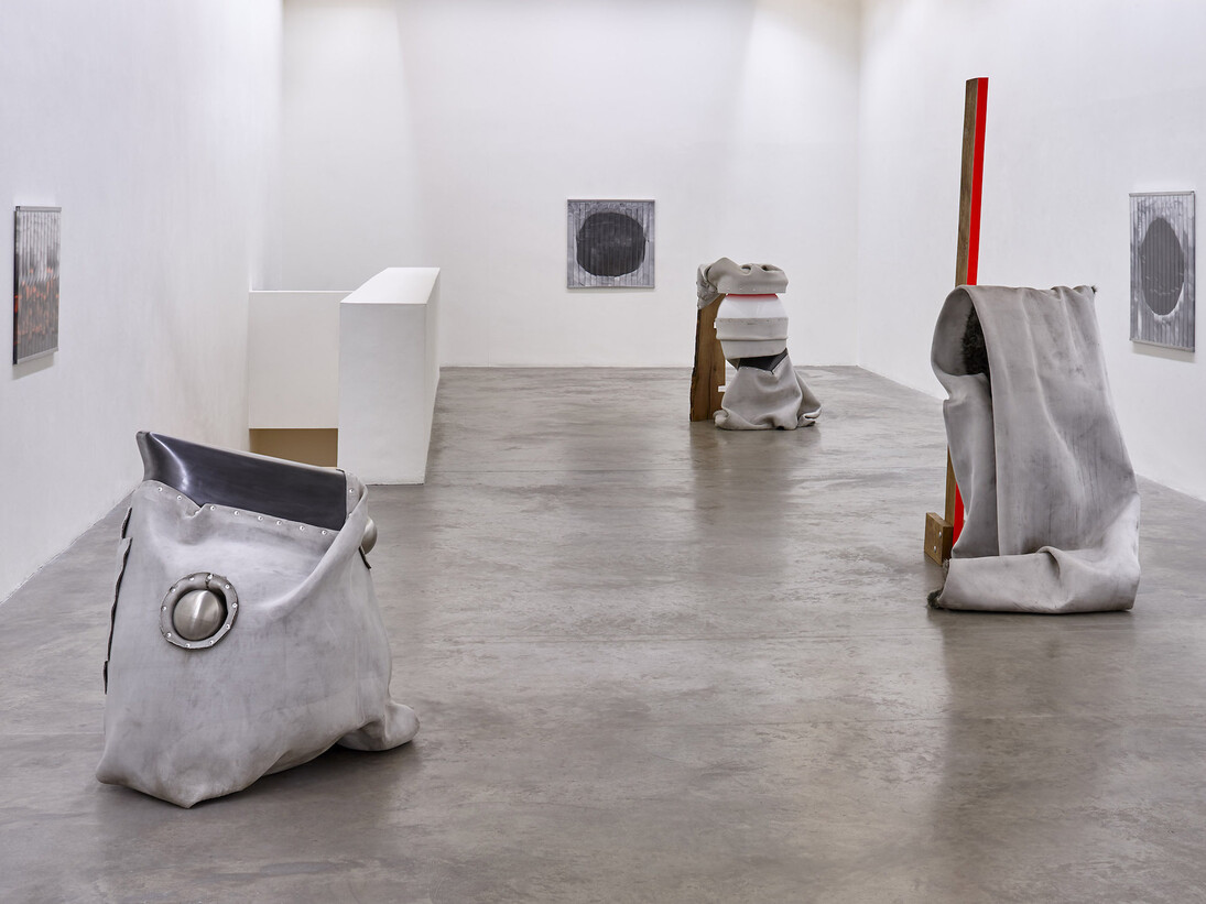 Siobhán Hapaska, Exhibition view. Courtesy of Kerlin Gallery