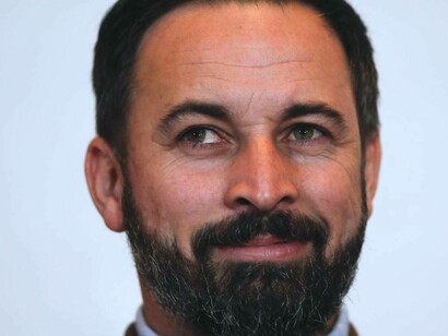 Santiago Abascal, 42 años y una biografía sin demasiados matices: su abuelo fue alcalde de Amurrio durante el franquismo y su familia sufrió la amenaza del terrorismo etarra durante décadas; actual presidente de Vox, no se le conoce trabajo fuera de la política