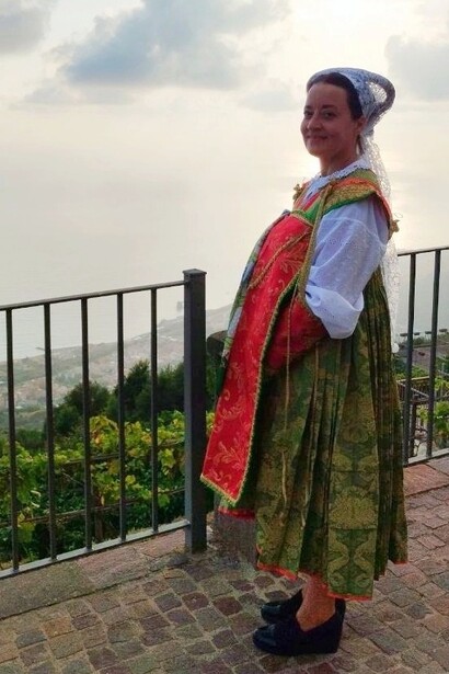 Abito tradizionale dal Centro culturale "Gian Luigi Pascale" a Guardia Piemontese Paese, riproduzione da abito originale nel loro laboratorio. Ph Raffaella Cesareo