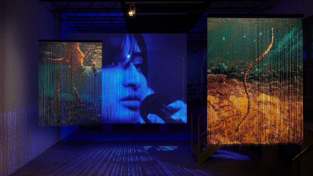 Stephanie Comilang, Coordinates at dawn, ausstellungsansicht. Mit freundlicher genehmigung von SCHIRN