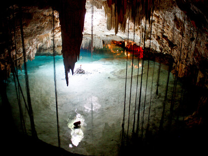Playa del Carmen, Quintana Roo, cenote subterráneo. Fotografía Rebeca Rodríguez Elías, 2014   