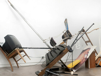 Abraham Cruzvillegas, Exhibition view. Courtesy of Carrè d'Art