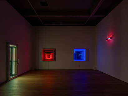 Iván Navarro, Light years, vue de l'exposition. Avec l'aimable autorisation de Templon