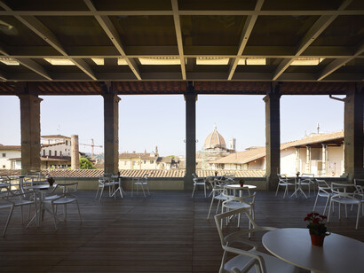 Il Caffè del Verone nella loggia - Foto di Pietro Savorelli, Benedetta Gori e Damiano Verdiani