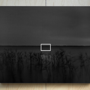 Ouvre(s) au Noir. Courtesy of Archiraar Gallery