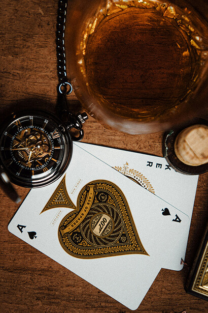 Itens do filme 007. Herói de Ian Fleming criado em 1953