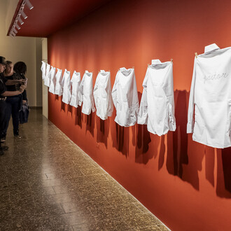 Rosemberg Sandoval, Cuerpo transgresivo, vista de exhibición. Cortesía del Museo La Tertulia