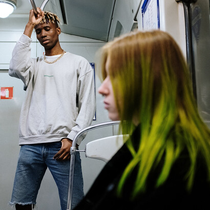 Égalité. Dans le contexte de déni de sa propre situation, être noir, être blanc, être riche, être pauvre, laid, beau, capable, incapable, sont toujours des adhérences, ce sont toujours des adjectifs qui nient et ne configurent pas sa propre individualité