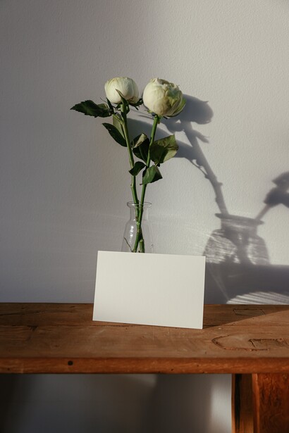 O vazio no papel da carta darão lugar para o som das palavras que ressoam 