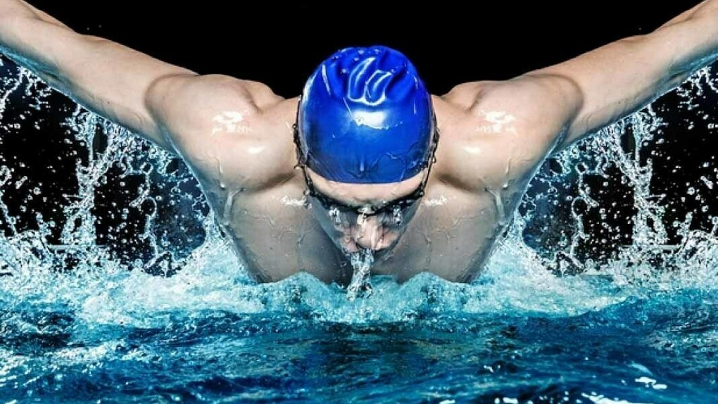 La lucha del hombre contra el agua para mantenerse a flote y avanzar