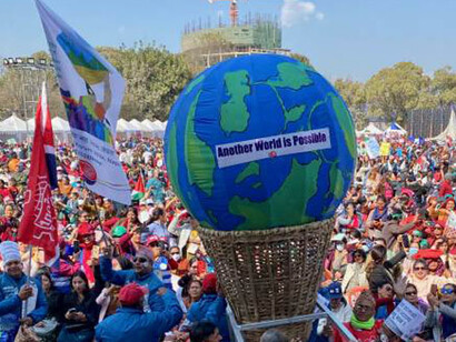 Los participantes esperan la ceremonia de apertura del Foro Social Mundial 2024 en Katmandú, el 15 de febrero, Nepal