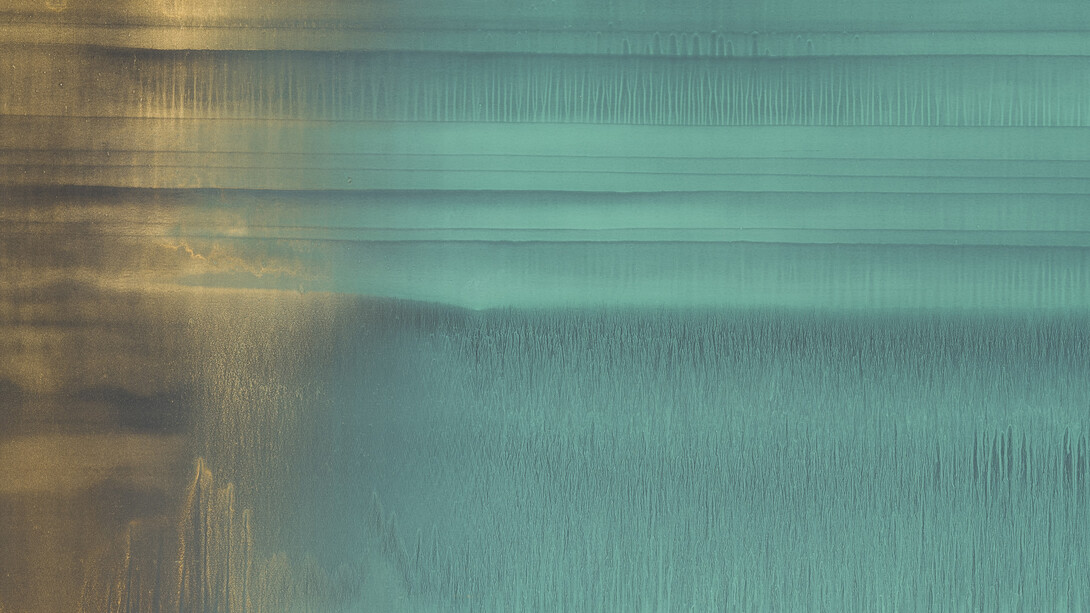 Una delle immagini in mostra. Matteo Montani per la fine del tempo 2019,olio e polvere di bronzo su carta abrasiva su tela cm 90,5x185