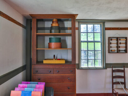 A good many hands, exhibition view. Courtesy of DeCordova Sculpture Park and Museum