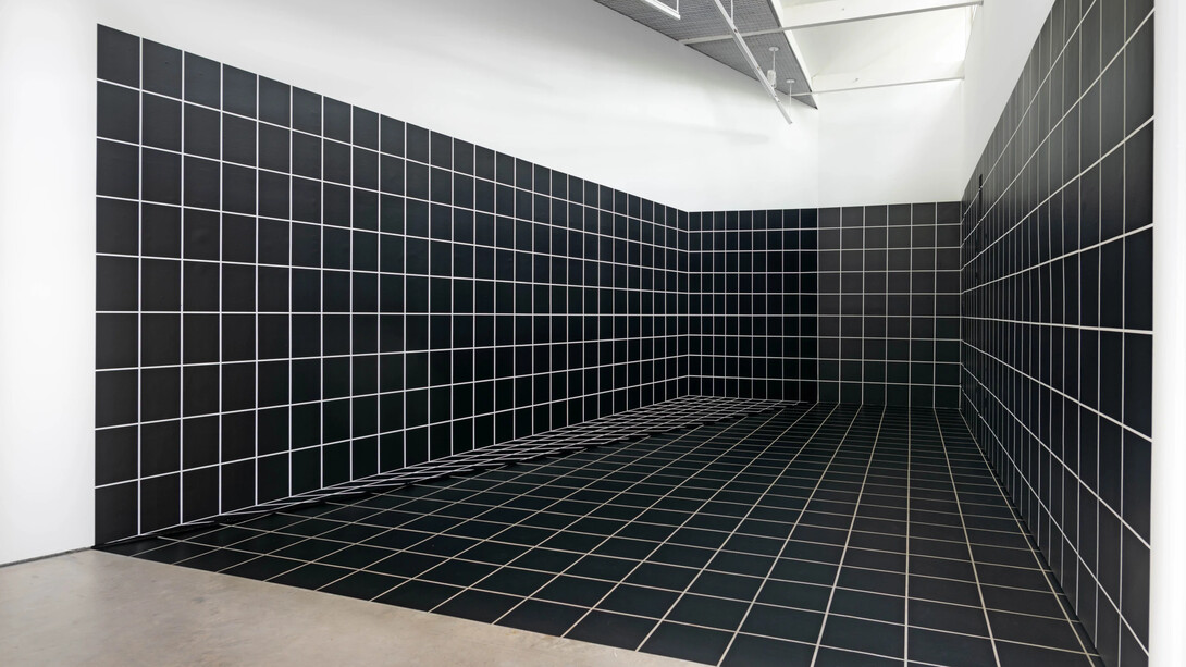 Regina Silveira, Graphos, vista da exposição. Cortesia da Luciana Brito Galeria