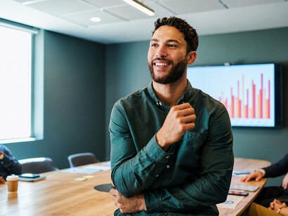 A driven professional stands apart from the crowd, reflecting independent thinking and a forward-looking vision