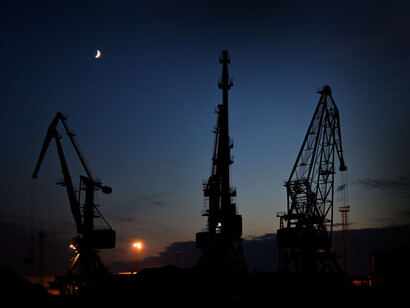 En la Venezuela de los 2020s, la industria petrolera que mantenía el país esta desarticulada e improductiva