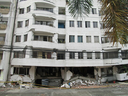 Aquí se entiende que no vivimos una sola crisis, sino varias superpuestas: climática, hídrica, económica y social. Foto tomada el día 14 de agosto de 2026, 8 días después del terremoto que afectó la ciudad de Cali, Colombia 