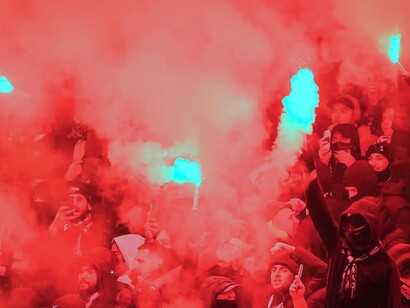 Grupos de aficionados denominados ultras generan caos y violencia en el fútbol europeo