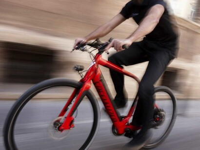 Ciclista a toda velocidad