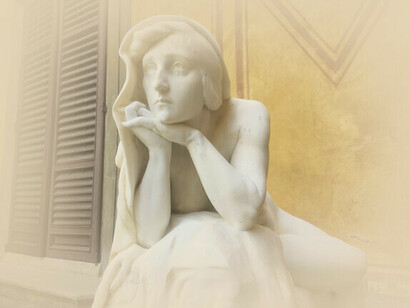 In 2018, schenkte sie uns das Werk Una Vida (Une Vie/E) eine Skulputur die Jaahrelang in Stille war und nun Aufschreit, wie viele Frauen heutzutage