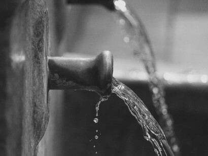 Mettre en évidence la non-transmutabilité de l’eau, c’était affaiblir son statut d’élément