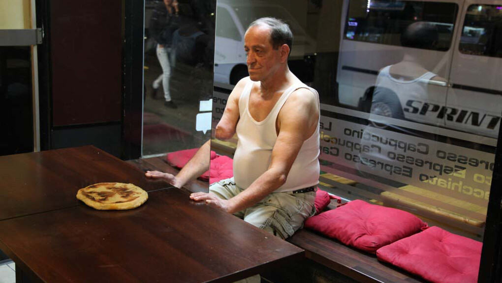 Kader Attia
Réfléchir la Mémoire / Reflecting Memory, 2016 HD video,
Ed.4 + 2AP
courtesy Galerie Krinzinger and the artist