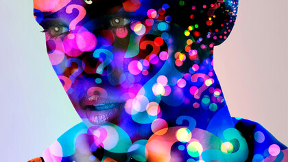 Questionamentos. Pense no que seus amigos e familiares já te elogiaram e veja novas oportunidades em sua vida e vale para tudo, cantar, dançar, escrever, cozinhar, meditar, o que te destaca e que você conduz com a maior maestria? 