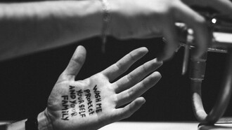 Lavarse las manos se ha convertido en una medida indispensable para contener el virus: ¿pero qué pasa con aquellos que no tienen agua?