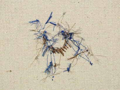 Seba Calfuqueo, Detalle de pintura bordada de la exposición, 2026. Cortesía del Museo Thyssen-Bornemisza