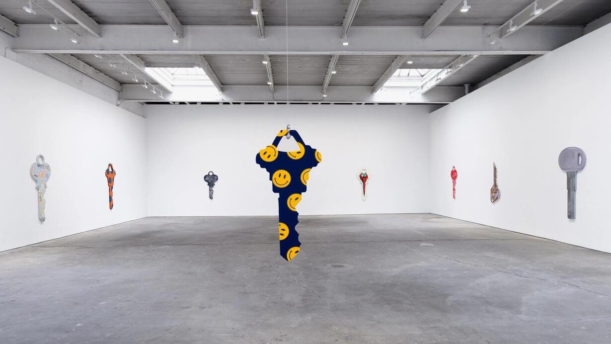 Nate Lowman, Hanging out, exhibition view. Courtesy of David Zwirner Gallery