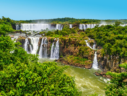 En la Triple Frontera entre Argentina, Brasil y Paraguay se ha consolidado un entorno propicio para la interacción entre redes criminales y actores externos, favorecido por fronteras porosas y una intensa circulación de capitales