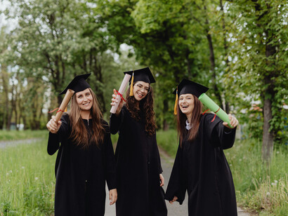 Transitioning from graduation involves
managing a major life shift by exploring options like entering the workforce, internships, further education, or taking a gap year