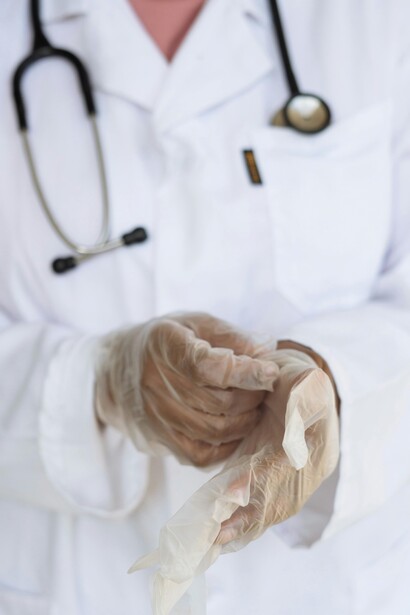 Le prestazioni dell’IA possono crollare quando applicate a popolazioni o contesti clinici diversi da quelli usati per l’addestramento