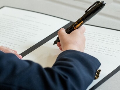 Molti i bambini presenti alla Casa Bianca al momento della firma dell'ordine esecutivo per lo smantellamento del Dipartimento dell'Educazione voluto e firmato dal presidente Donald Trump. Foto ufficiale della Casa Bianca di Daniel Torok