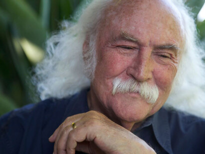 Un intenso primo piano di David Crosby