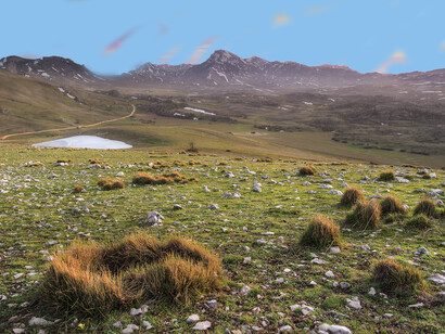 Los Campos de Hernán Perea es considerada como la altiplanicie más extensa de España y representa uno de los paisajes más grandiosos del Parque Natural de las Sierras de Cazorla, Segura y Las Villas. Con una altitud de 1600-1700m tiene una extensión de más de 5000 hectáreas, Jaén, España
