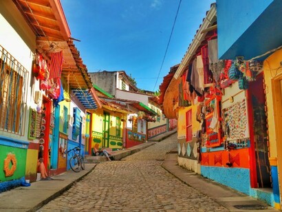 Una calle de Guatapé