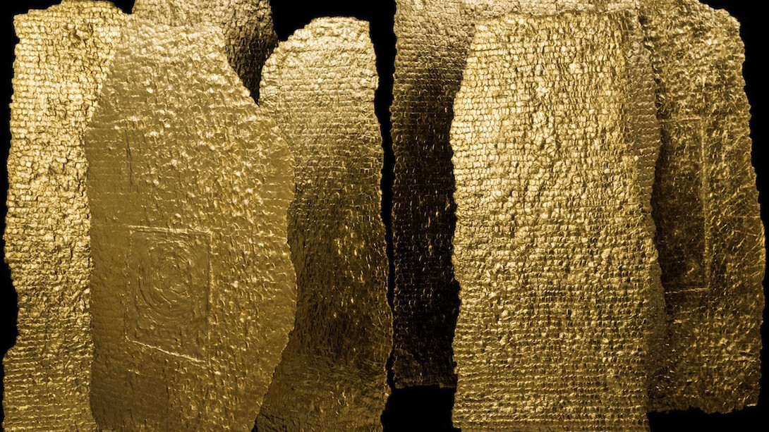 Olga De Amaral, Estelas Series, 2007, Linen, Gesso, Acrylic Paint, Gold Leaf,155 x 95 cm (roughly each)