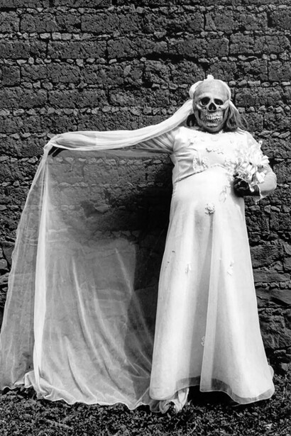Graciela Iturbide, Novia muerte (detail), Chalma, Mexico, 1990. Courtesy of FOMU Foto Museum © Graciela Iturbide