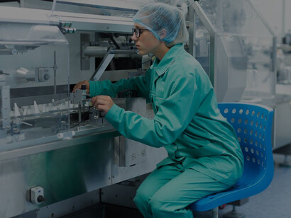 In a stainless steel-equipped clean room, a worker utilizes advanced food preservation methods like HPP, PEF, MAP, coatings, plasma tech, nanoencapsulation, and biopreservation for fresh produce and food safety